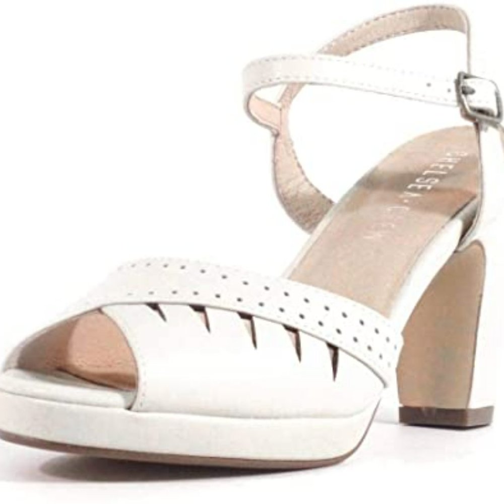 NWT Modcloth Chelsea Crew Peep Toe Heels - Aria